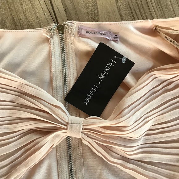 Huxley + Harper twisted top - Picture 5 of 6